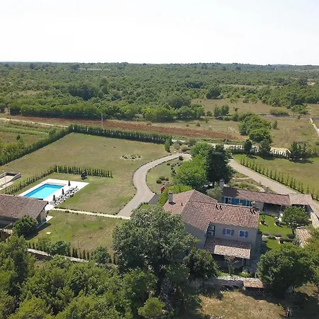 Holiday home Stancija Cabrunici *