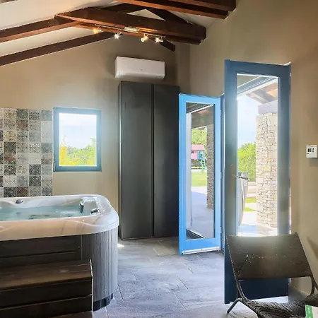 Stancija Cabrunici Holiday home *