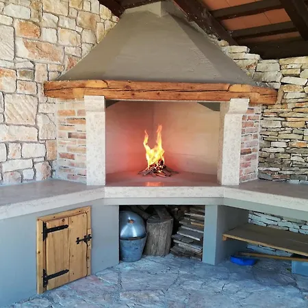 Stancija Cabrunici Holiday home